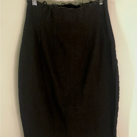 PrettyLittleThing Black Midi Pencil Skirt - Picture 4 of 4